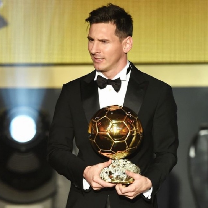 للمرة الخامسة.. ميسي أفضل لاعب في العالم