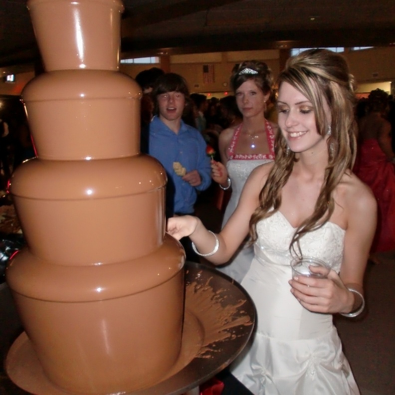 جمال نافورة الشوكولا في العراس