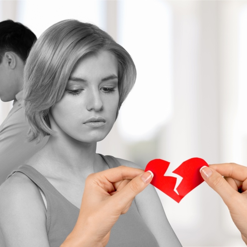 الصدمات العاطفية تؤذي قلب المرأة