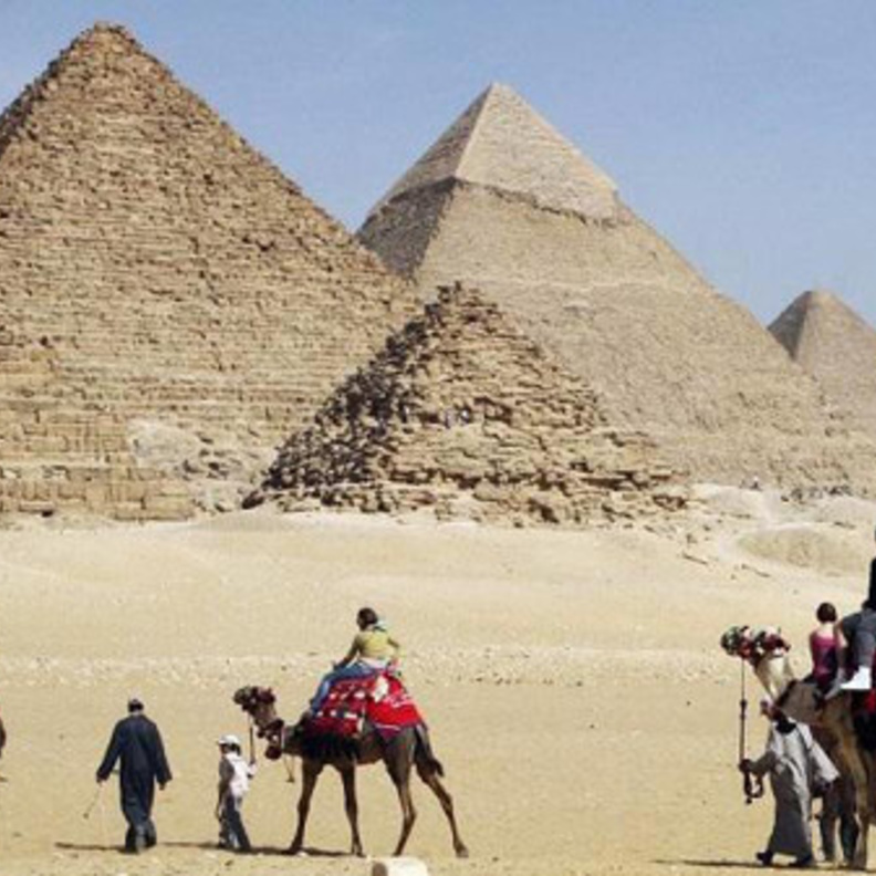 سائحين في مصر