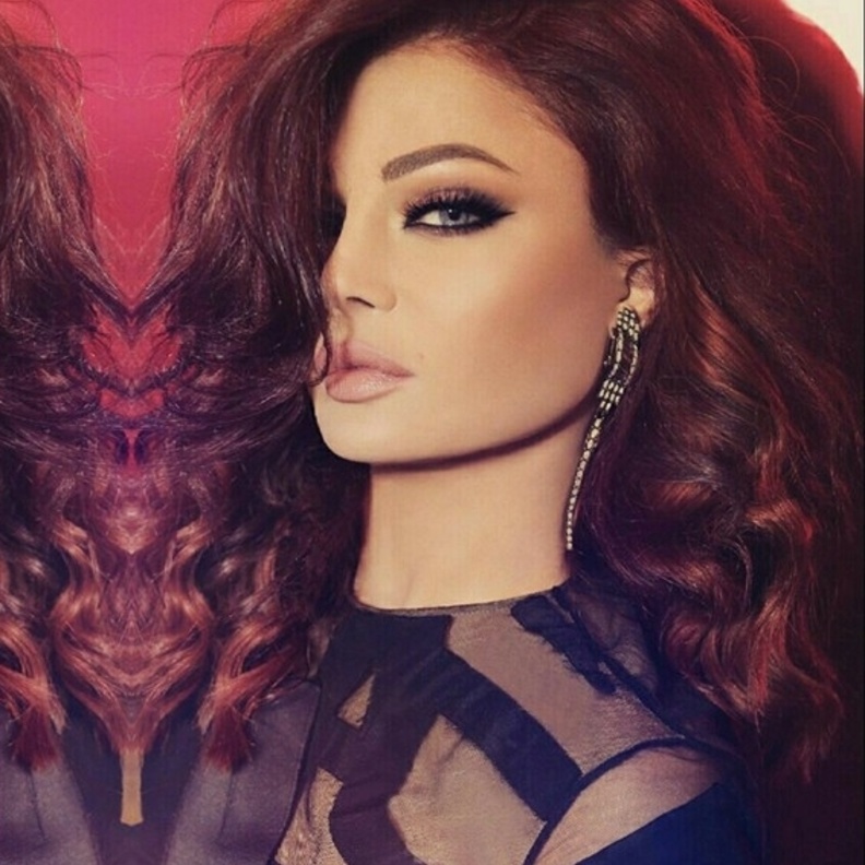 هيفاء وهبي وايلاينر اسود مسحوب