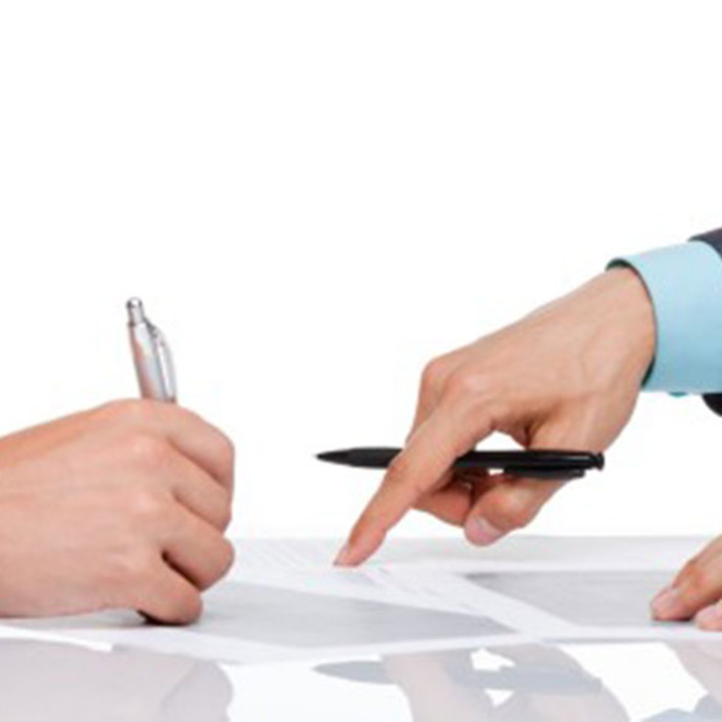 توقيع عقد بين سعودي وابنه