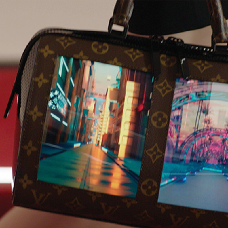 لويس فويتون Louis Vuitton‎ تدخل عالم التقنية في أحدث حقائبها