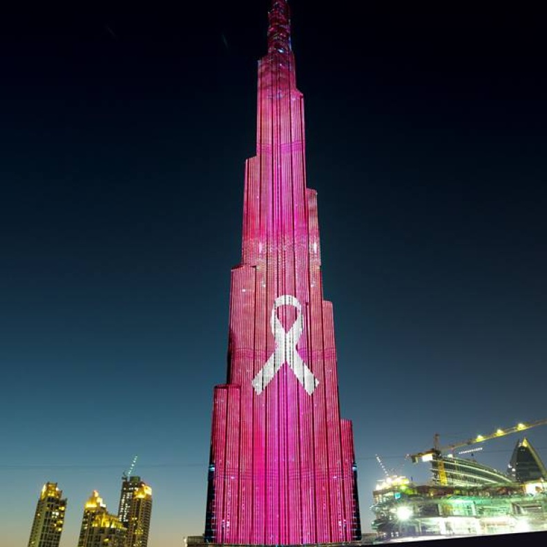 برج خليفة يتزين باللون الوردي للتوعية بسرطان الثدي