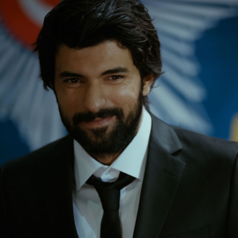  الممثل التركي انجين اكيورك