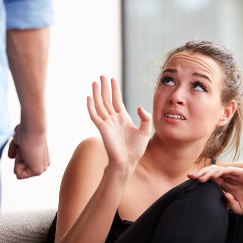 الأم المعنفة قنبلة موقوتة قد تنفجر في وجه أطفالها