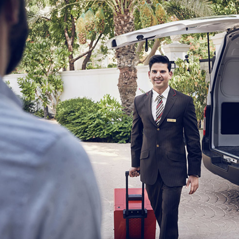 خدمة إنهاء إجراءات السفر من المنزل عن طريق طيران الامارات