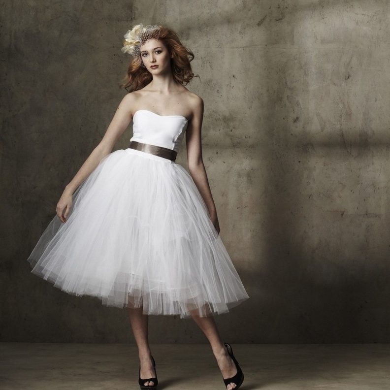 فساتين أنيقة بطول الركبة