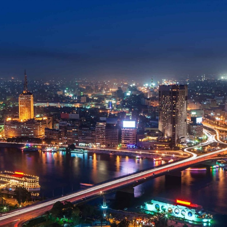 القاهرة ليلاً 