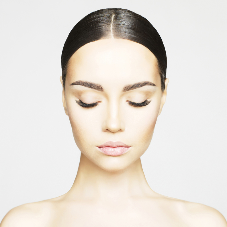  الحواجب العريضة ما تزال موضة رائجة حاليا