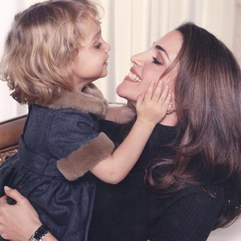 الأميرة إيمان مع الملكة رانيا