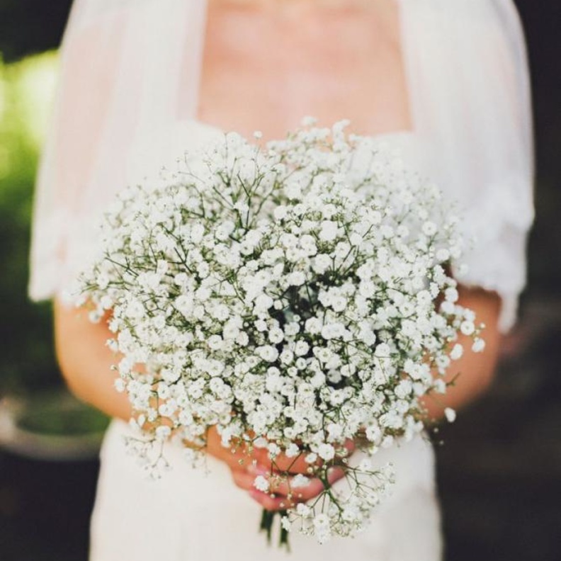 مسكة عروس بأزهار غريبة