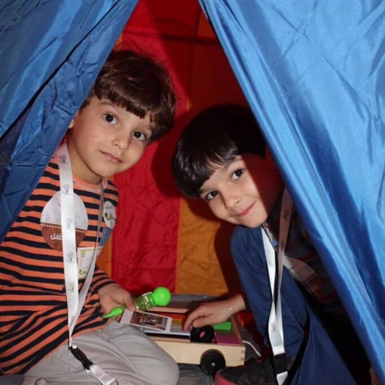 اطفال في جناح الطفل المتميز