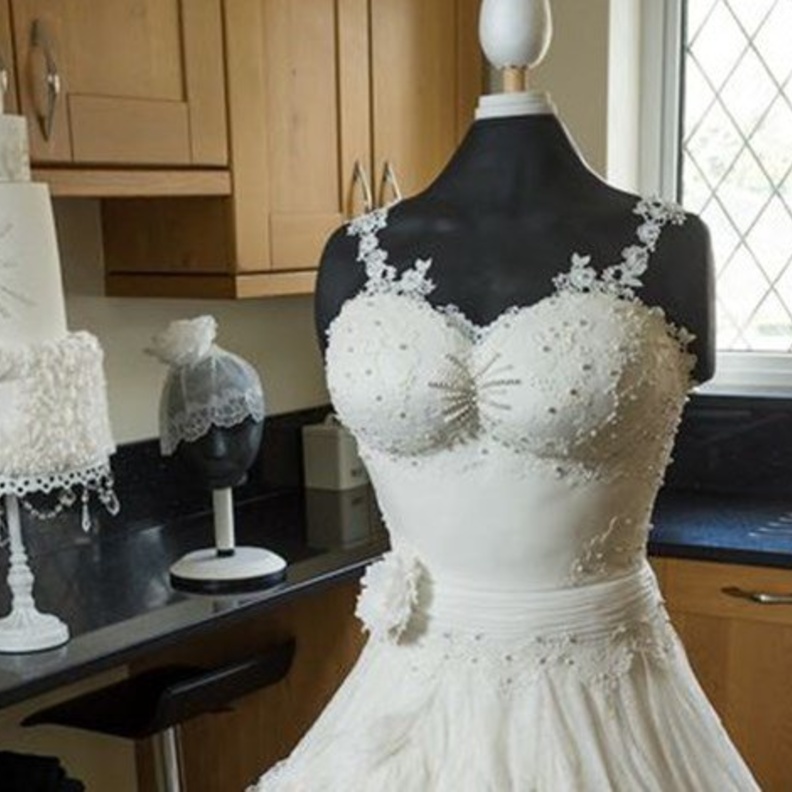 تصميم مميز للفستان الكعكة