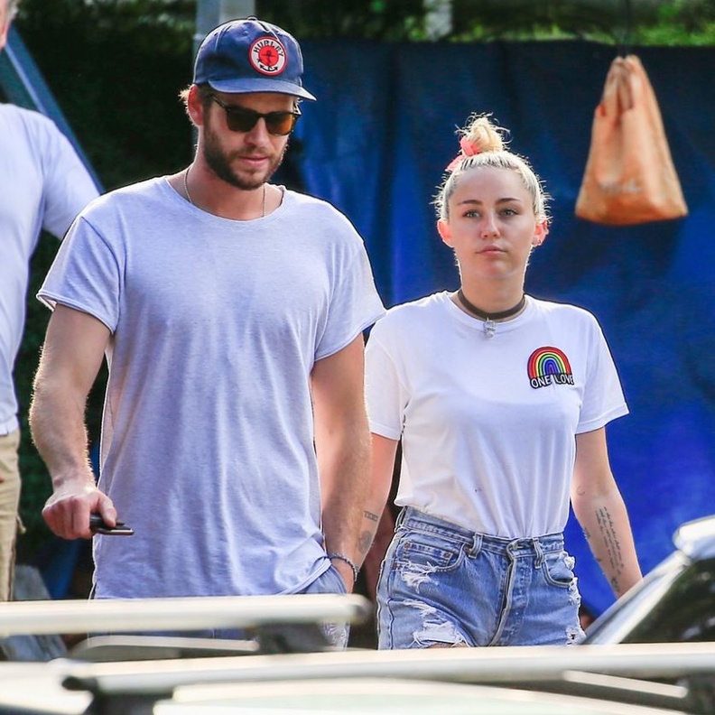 مايلي سايرس بخاتم الخطوبة