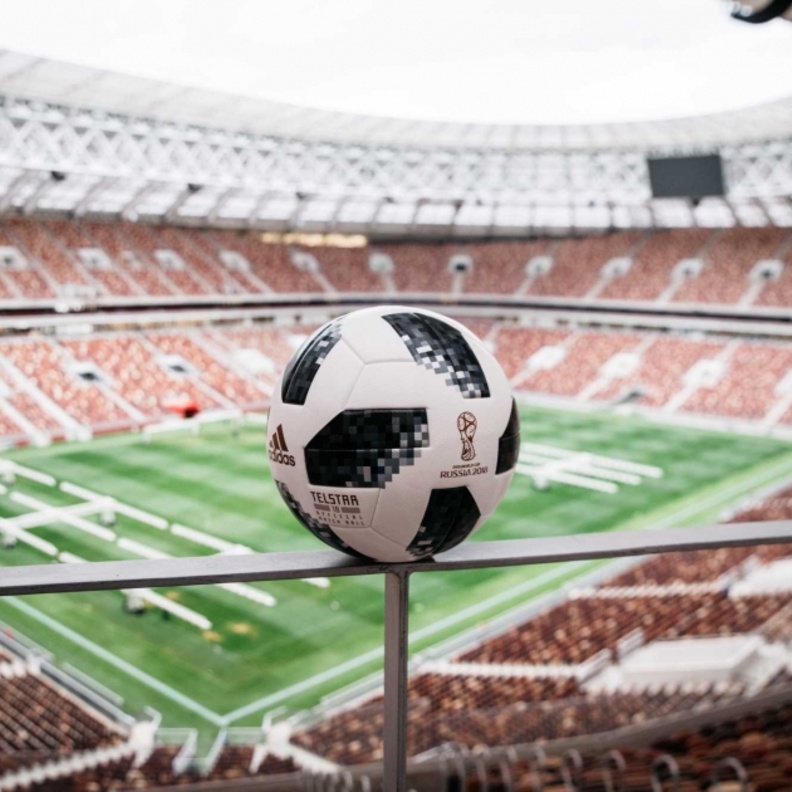 عودة لكرة القدم " Telstar 18 " في بطولة كأس العالم فيفا 2018 في روسيا