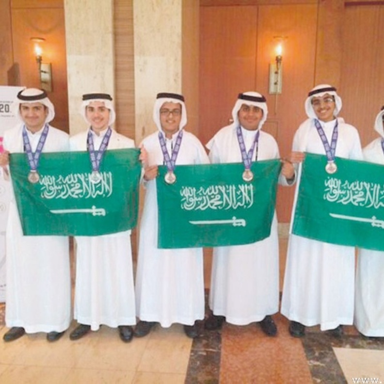 الطلاب الفائزون