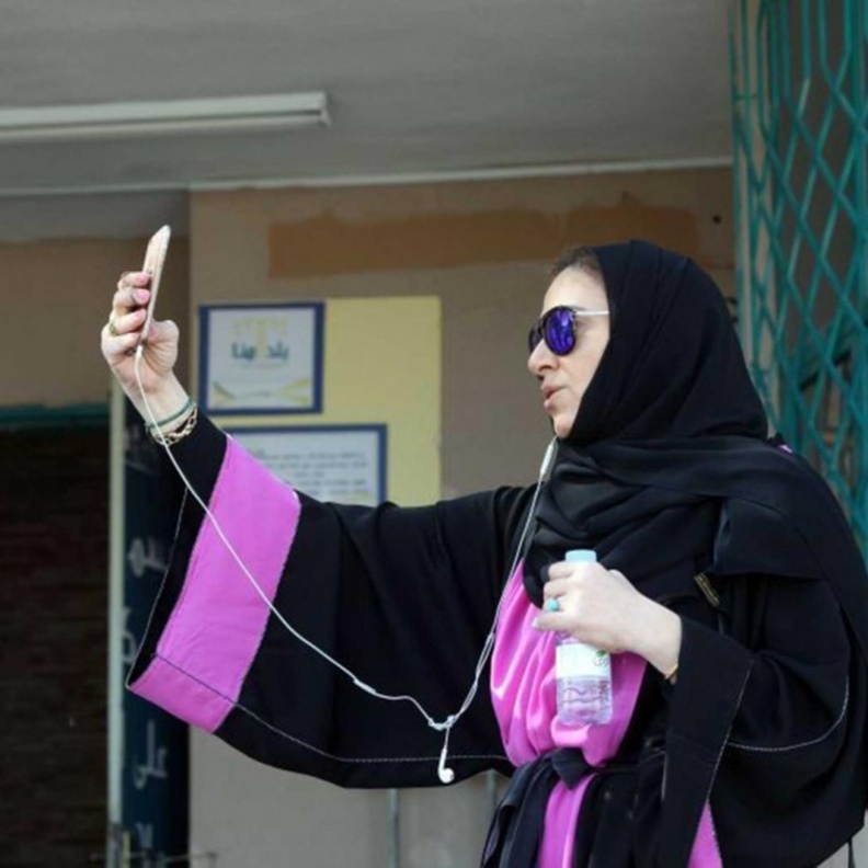  غاة غزاوي سيدة الأعمال السعودية تشجع متابعينها للتصويت