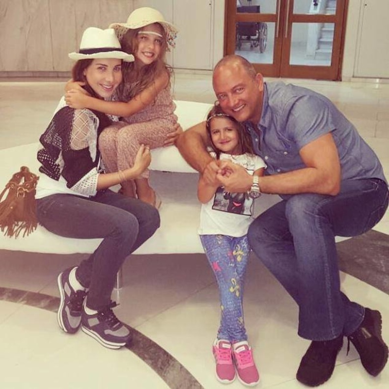 نانسي عجرم برفقة عائلتها