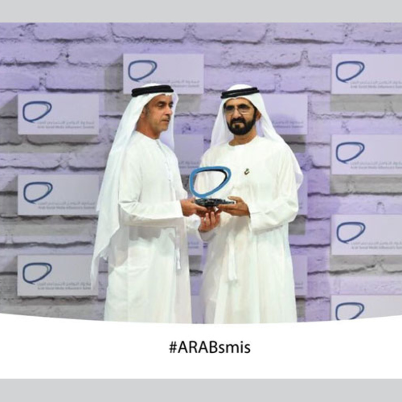 محمد بن راشد يفتتح قمة رواد وسائل التواصل الاجتماعي