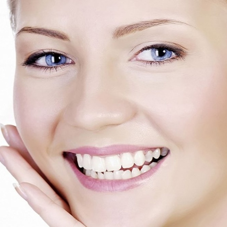 نظفي انفك من الرؤوس السوداء عن طريق استخدام معجون الاسنان