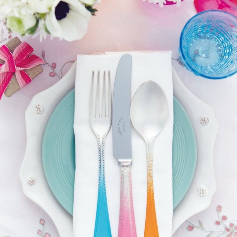 استخدام الألوان المعدنية