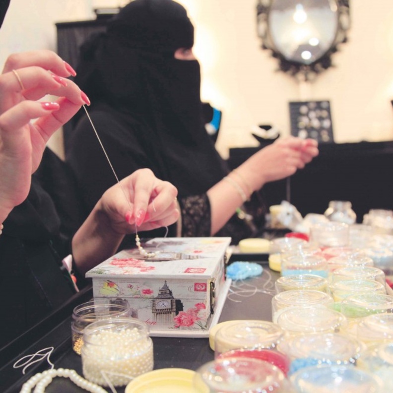 فتيات من الاسر المنتجة