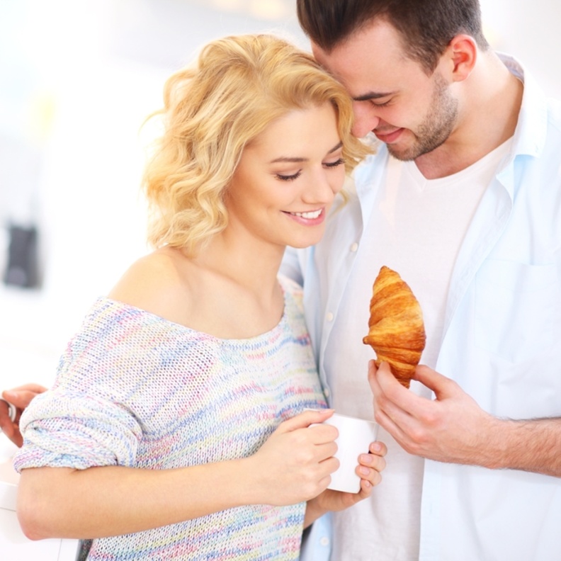 قبلة الصباح تطيل عمر الحياة الزوجية 