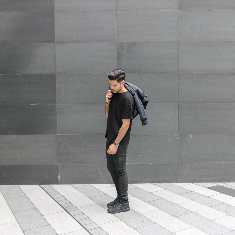 بامكانك تنسيق اطلالة كاملة باللون الأسود 