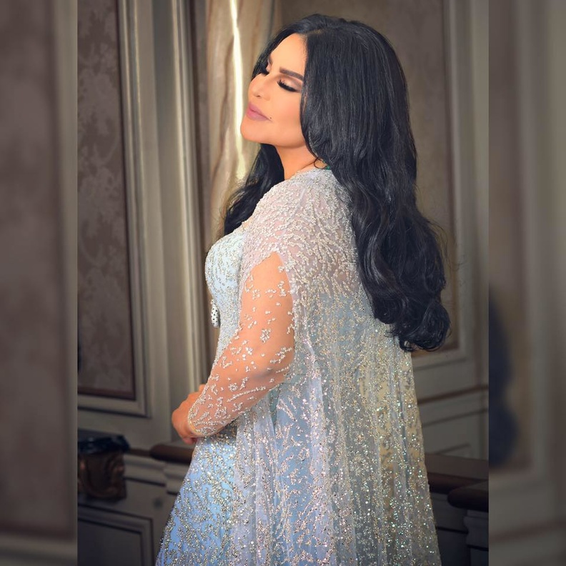 إحدي متابعات أحلام تطالبها باعتزال الغناء