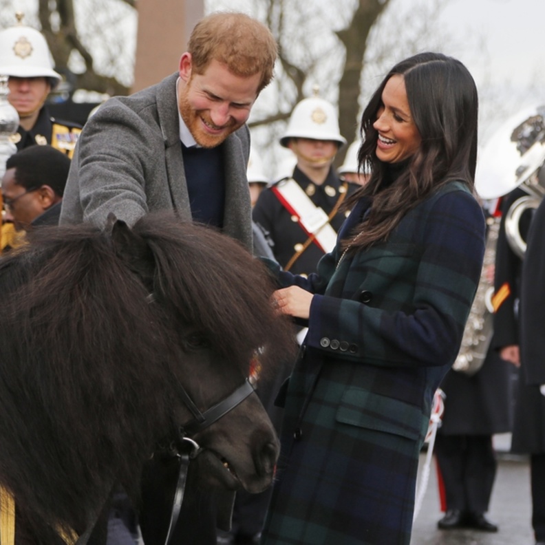 الأمير هاري وخطيبته ميغان، قاما بعدها بزيارة مقهى Social Bite في نيو تاون في إدنبره