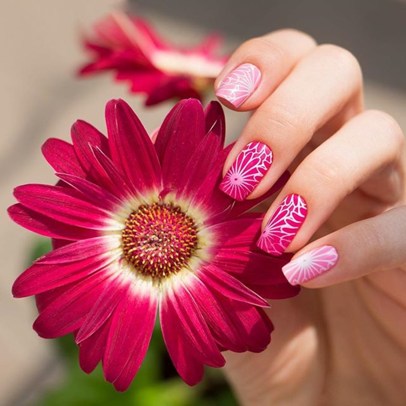 دمج الاحمر بخطوط ابيض 