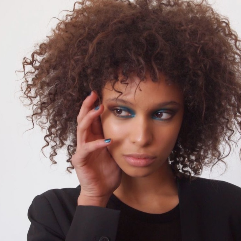 تسريحات عفوية للمراة العملية