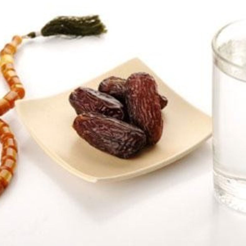 اهمية الماء والتمر للمحافظة على الوزن