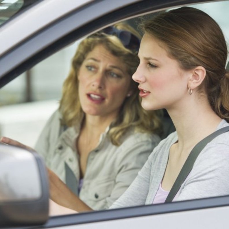 نصائح لتعليم الابن المراهق فن قيادة