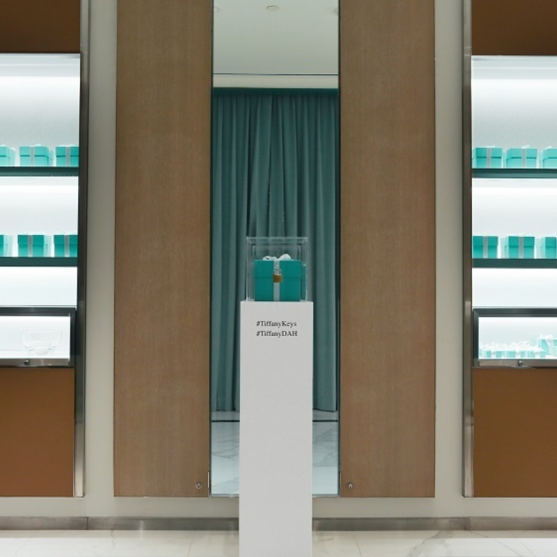 شراكة استثنائية بين تيفاني اند كو و جامعة دار الحكمة لإطلاق مبادرة  "مفاتيح لهدفٍ سامٍ"