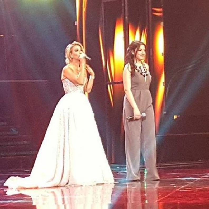  الفستان الأبيض الكبير