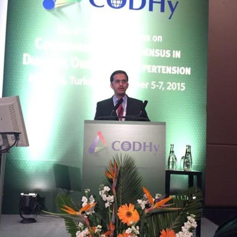 الباحث السعودي أثناء المؤتمر التركي