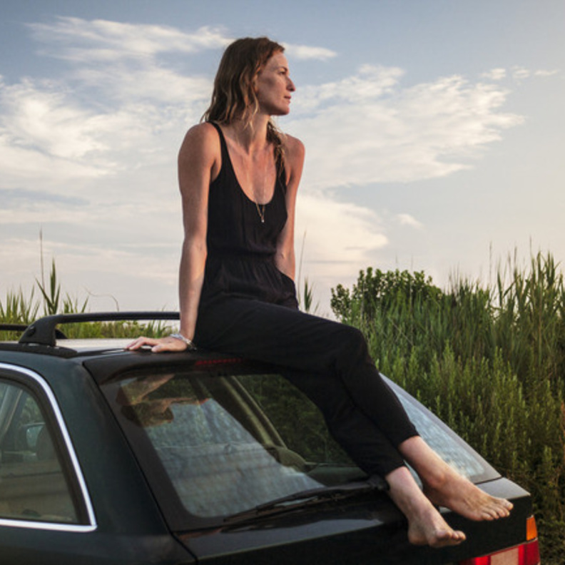 بالفيديو: هكذا انتقمت زوجة من زوجها الخائن!؟