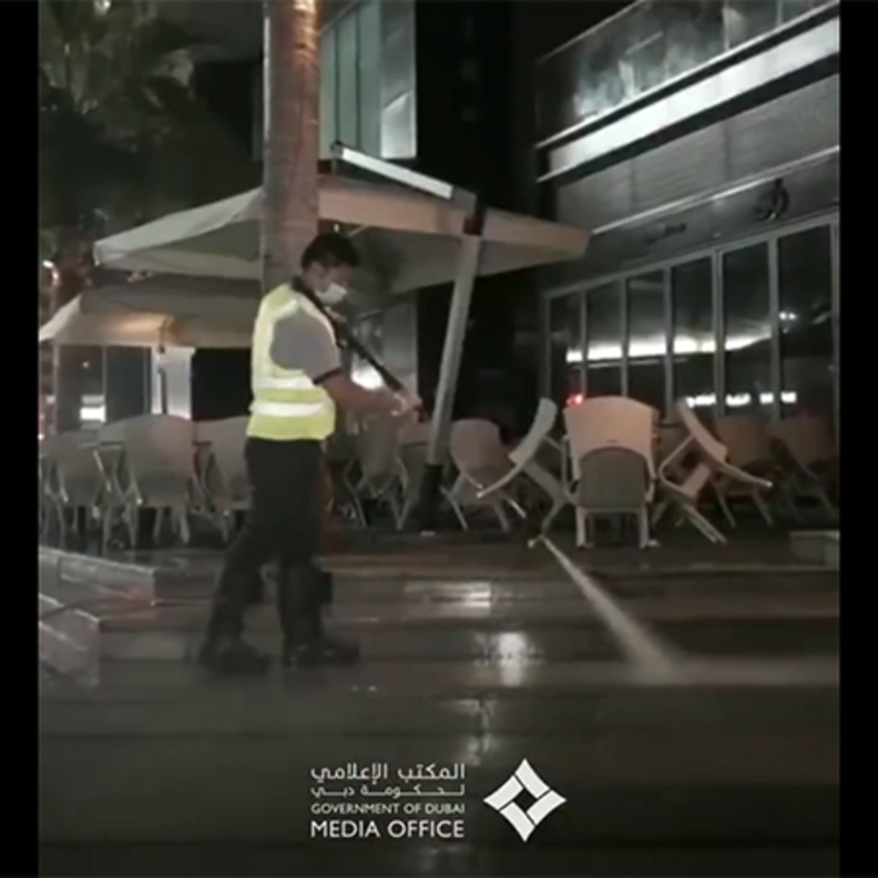 بلدية دبي تعزز إجراءات النظافة والتعقيم في مختلف مناطق دبي
