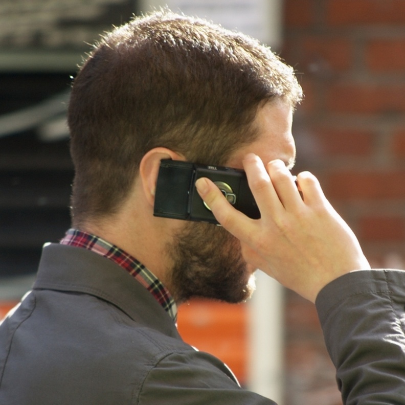 ليس هناك علاقه بين الجوال وسرطان الدماغ 