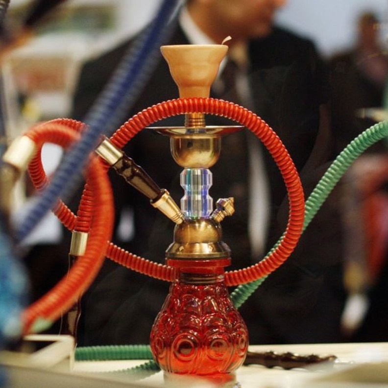 منع شرب الشيشة في الكورنيش والحدائق والامان العامة 