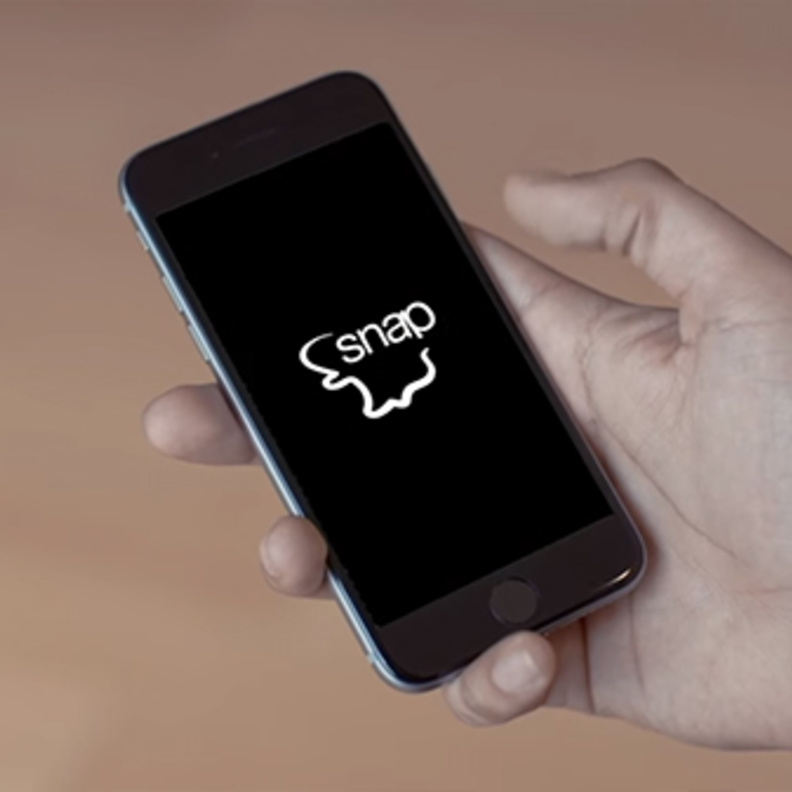 سناب شات .. توثق حسابات المشاهير