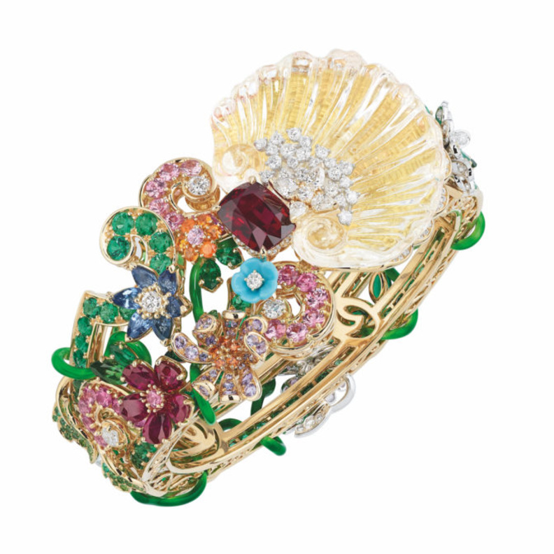 اسوارة من ديورDior