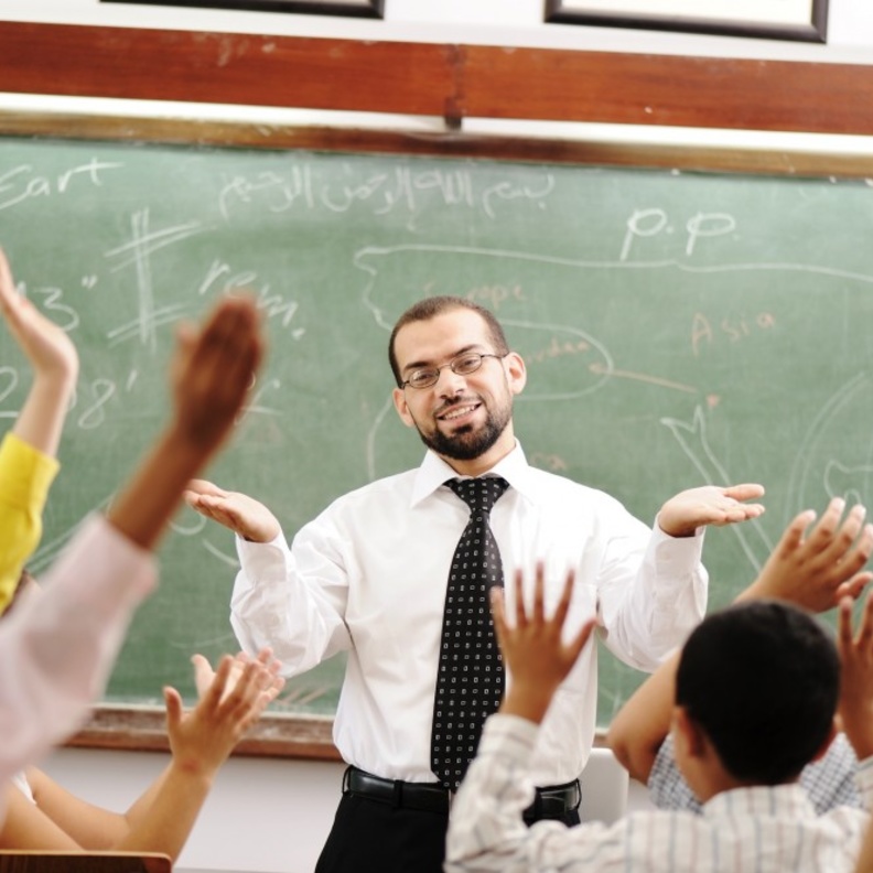 بعض المعلمين يعتبرون الطلاب كأبنائهم