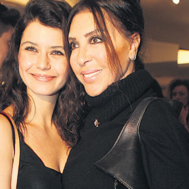 لقاء الممثلة التركية نبهات شهري وبيرين سات أمس