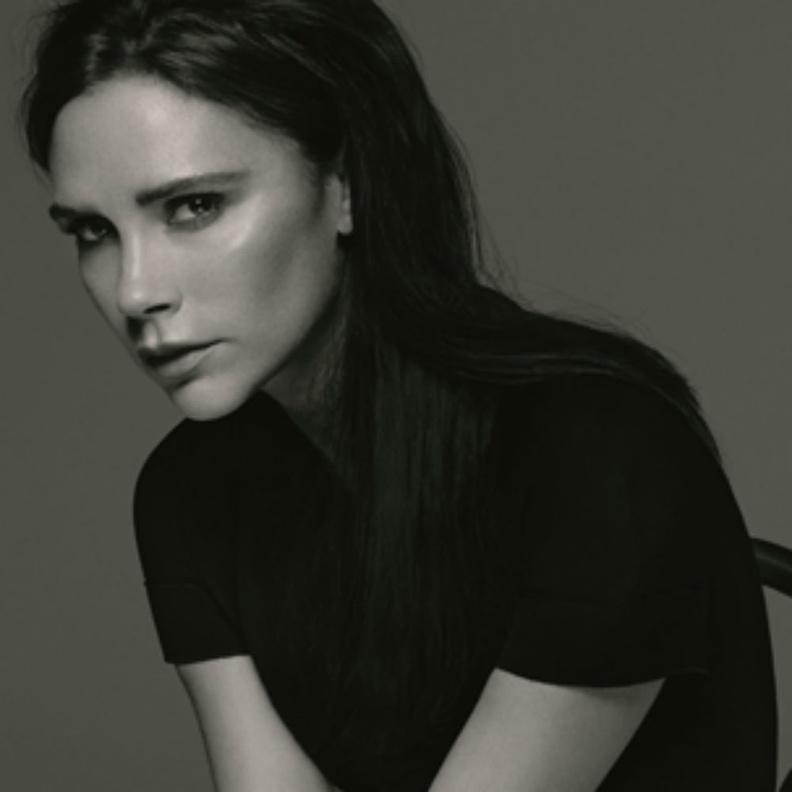 فيكتوريا بيكهام تصف أداء أديل بـ ...