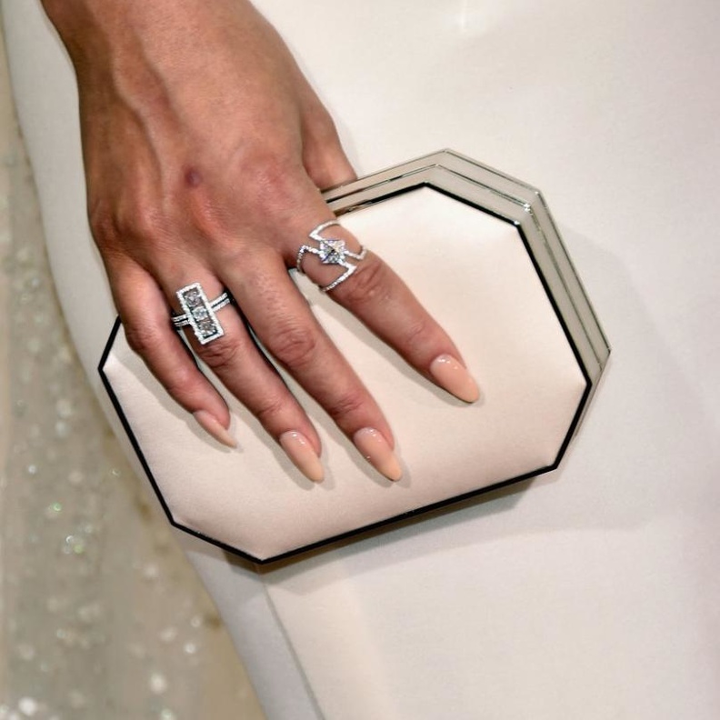 كريسي تايجان خواتم أنيقة من ماركة "Lorraine Schwartz" 