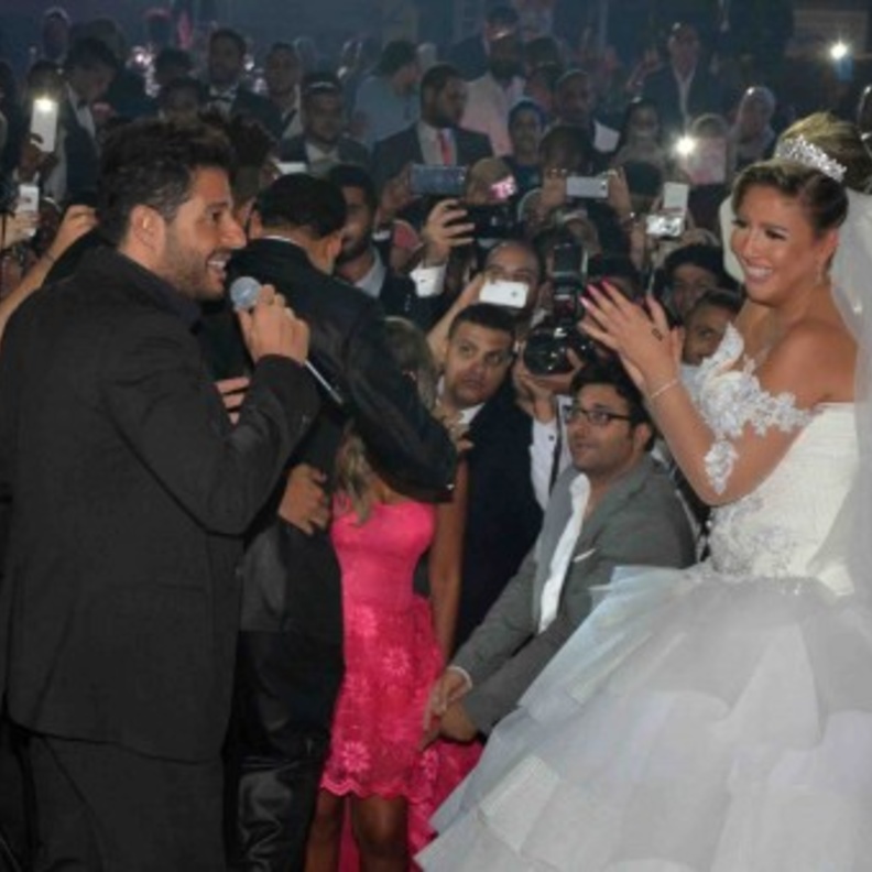 حماقي شارك بالغناء في حفل زفافها