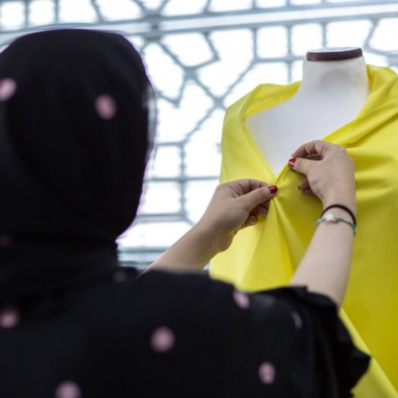 السعوديات وعالم تصميم الازياء